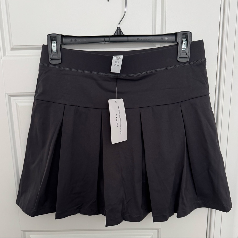 Gold Hinge Off-Black Wide Pleat Tennis Skirt